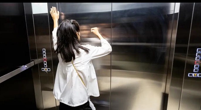 Lateral thinking puzzle in lift